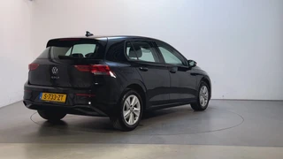 Volkswagen Golf 1.0 TSI 110pk Life Sfeerverlichting Navigatie App-Connect DAB+ / 5