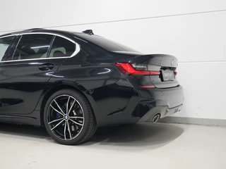 BMW 3 Serie 330e M-Sport Schuifdak | ACC | Harman Kardon / 37