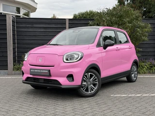 Leapmotor T03 Design 37.3 kWh 95PK Automaat Roze Wrap, Navigatie, Camera achter, Parkeerhulp achter, Audio, Keyless Start, Lichtmetalen velgen