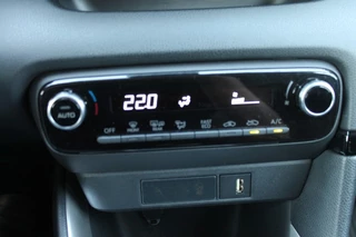 Toyota Yaris 1.5 HYB. ACTIVE Automaat / Camera / Cruise control / Dab radio / Apple carp. / 37