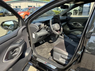 Toyota Yaris 1.5 Hybrid GR SPORT PANODAK STOEL/STUURVERW JBL-AUDIO HEAD-UP 18'' LM-VELGEN PARK-SENSOREN NAVI KEYLESS CAMERA APPLE/ANDROID NL-AUTO 1E-EIG / 12