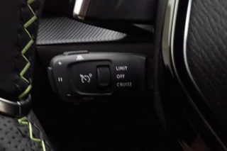 Peugeot 208 1.2 Hybrid 145pk e-DCS6 GT | Alcantara | Adaptieve Cruise Control | Navigatie | Climate Control / 34