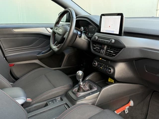 Ford Focus Wagon BWJ 2022 1.0 EcoBoost Hybrid 126PK ST Line  STUUR + STOELVERW. | NAVI | CLIMA | CRUISE | CARPLAY & ANDROID | CAMERA | LMV | PDC / 32