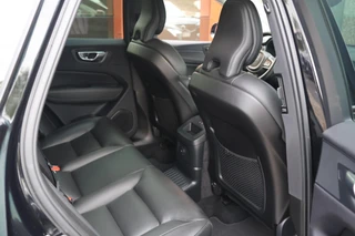 Volvo XC60 T6 Recharge AWD Plus Dark | Stoelverwarming | Trekhaak |  Parkeercamera | Panoramadak  | Longe Range | Pilot Assist | BLIS | Leder | Glossy Black | Keyless / 26