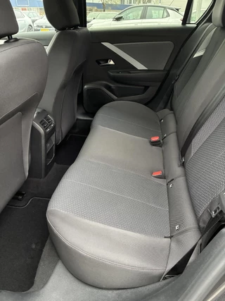 Opel Astra 1.2 Turbo 110pk Business Edition | Navigatie | Achteruitrijcamera |  Adapt. Cruise control | Stoel & stuurverwarming | AGR Comfortstoel | Keyless | Parkeersensoren / 47