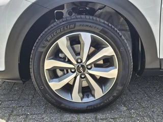 KIA Stonic 1.0 T-GDi MHEV 100pk DynamicPlusLine / 8