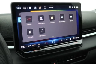Volkswagen T-Roc 1.5 eTsi 150pk DSG R-Line First Edition Trekhaak Camera Keyless Stoelverwarming Virtual Cockpit Carplay / 33