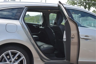 Volvo V60 2.0 T4 Summum 191 pk Luxury Line Winter | Vol | NL-Auto | Trekhaak | Open dak | Standkachel | Elekt.stoelen | Camera | LED/Xenon | 4-Seasons / 12