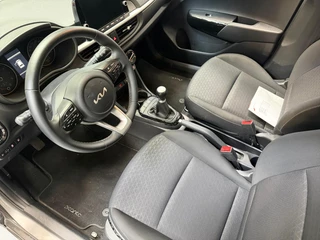 Kia Picanto 1.0 DPi DynamicLine RESTERENDE FABRIEKSGARANTIE T/M 2033 | Apple Carplay / Android Auto | Lichtsensor | Cruise Control | Camera Achter | 14"Lichtmetalen Velgen | Airconditioning / 18