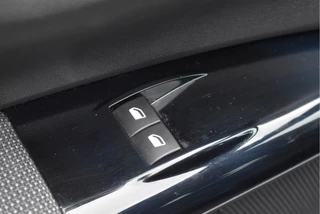 Citroën C4 Cactus 1.2 PureTech Shine Airbump Blackline  | NL-Auto | Nav | Cruise Control | PDC achter | LM-Velgen allweather | NAP | Distributie vervangen / 34