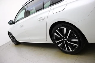 Peugeot 508 SW 1.6 HYbrid GT | Nieuwe tractiebatterij | 225pk | 18" LM Velgen | Camera | Dodehoek Detectie | Full LED | Lane Assist | Navigatie | Afneembare trekhaak / 17
