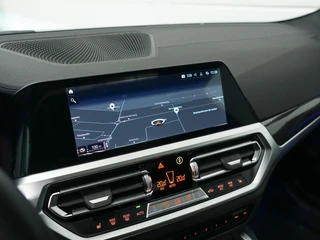 BMW 4 Serie Coupé M440i Schuifdak | Harman Kardon | M Stoelen / 13