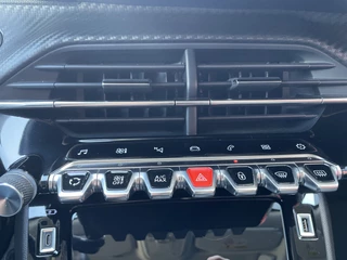 Peugeot 2008 100pk Allure Pack (Camera - Automatische Airco - i-cockpit - Navigatie - 17" - Apple Carplay - LED) / 24