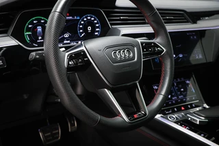 Audi Q8 Sportback e-tron 55 quattro Edition 115 kWh | PANORAMADAK | ACHTERBANKVERWARMING | AMBIENT LIGHTING | HEAD UP | B&O | TREKHAAK | 22" / 38