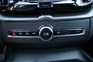 Volvo XC60 B4 Mild-Hybrid / 13