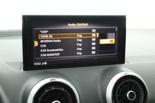 Audi Q2 35 TFSI 150pk S Edition Panoramadak Keyless Virtual Cockpit LED Koplampen S-Line / 31