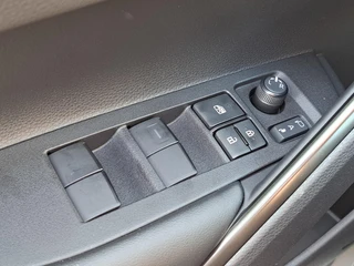 Toyota Corolla Cross Hybrid 180 GR Sport NIEUW! PLUS PACK STOEL/STUURWIELVERWARMING ELEK. ACHTERKLEP / 13