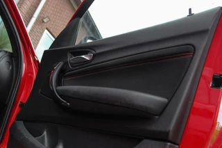 BMW 1-serie 125i Business+ | Sport Line | NL auto | Schuif-/kanteldak | Keyless entry | HiFi audio | Stoelverwarming | Xenon | Sportstuur | Navigatie Professional | Bluetooth | PDC / 33