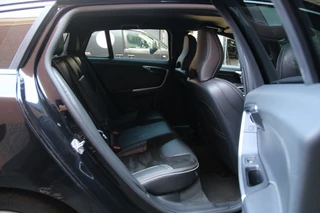 Volvo V60 2.0 T4 Momentum R-Design Camera achter | Parkeersensoren V+A | Navi / 27