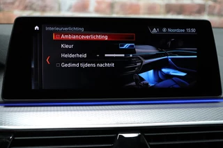 BMW 5 Series Touring 520i High Executive M Sport Pakket Automaat  / Navigatiesysteem Professional / Panoramadak / Comfortstoelen / Driving Assistant Plus / 19 Inch / Stoelverwarming voor+achter / Achteruitrijcamera / Hifi / Adaptieve LED-koplampen / Leder / DAB / 35