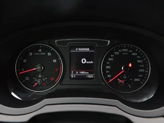 Audi Q3 1.4 TFSi 150 Pk Automaat S-Line | Trekhaak | Half Leer | Cruise Control | Camera | Climatronic | Navigatie | 18 Inch / 23