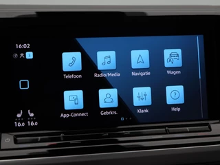 Volkswagen Multivan 1.4 eHybrid L2H1 Style 7-Persoons | Panorama dak | Stoelverwarming | Adaptive Cruise | Trekhaak | Camera | CarPlay | Climatronic | 17 Inch | 21.560 Km !! / 15