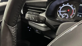 Skoda Kamiq 1.0 TSI Ambition CAMERA CARPLAY LED CRUISE DAB. / 28