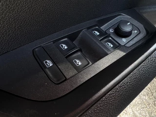 Skoda Karoq 1.5 TSI ACT Ambition Business / CarPlay / 18