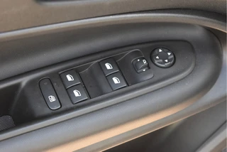 Jeep Avenger 1.2 Longitude Infotainment & Convenience pack | Keyless | DAB | Camera | Nav | Carplay | ADAS | Full LED | 4-Seasons / 43