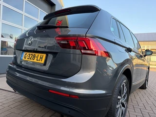 Volkswagen Tiguan 1.5 TSI ACT Highline Business R / Pano / 2x Massage / ACC / Trekhaak / Zeer kompleet ! / 19
