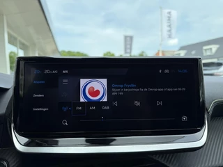 Peugeot 208 1.2 Hybrid 145 e-DCS6 GT | Alcantara | Stoelverwarming + massage | Achteruitrijcamera | Cruise | Apple Carplay/Android / 12