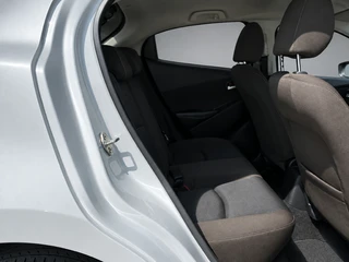 Mazda 2 1.5 Skyactiv-G Comfort  | 1e eigenaar | dealer onderh. | navigatie | stoelverw. | cruise control | apple carplay / 19