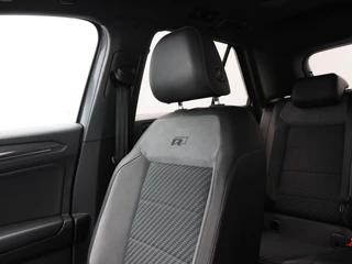 Volkswagen T-Roc 1.5 TSi 150 Pk Automaat R line | Black Style | Trekhaak | Stoelverwarming | Panorama dak | Camera | Adaptive Cruise | Climatronic | Carplay | 19 Inch | 58.509 Km !! / 38