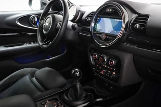 MINI Clubman 1.5 Cooper Business Edition | HALF LEDER | STOELVERWARMING | APPLE | DRAADLOZE LADER | TREKHAAK | 18" / 4