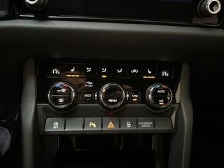 Skoda Kodiaq 1.5 TSI 150pk DSG Sportline Business Alcantara Stoelverwarming Trekhaak Camera Stoelverwarming / 11
