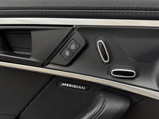 Jaguar F-TYPE P300 RWD R-Dynamic / 16