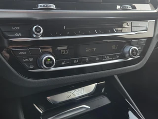 BMW X3 sDrive20i Launch Edition High Executive | Schuif-kanteldak | Climate Control | Parkeercamera / 19