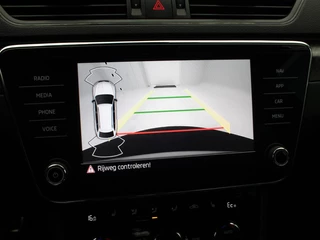 Škoda Superb Combi 1.4 TSI iV Sportline Business | Trekhaak | Camera | Stoel/Stuur Verwarming | Carplay | Navigatie | Climatronic | 19 Inch | 39.084 Km !! / 31