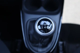 Toyota Aygo X PULSE NL-AUTO 1E EIGENAAR CLIMA NAVI APPLE/ANDROID LM-VELGEN ALL-SEASON PRIVACY-GLASS / 28