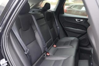 Volvo XC60 T6 Recharge AWD Inscription | Stoelverwarming | Trekhaak | Parkeercamera | Panoramadak | Pilot Assist |  BLIS  | Leder | Keyless / 28