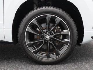 Skoda Karoq 1.5 TSi 150 Pk Automaat Sportline Business | Trekhaak | Stoel/Stuurverwarming | Panorama dak | Matrix LED | Camera | CarPlay | Parkeersensoren | 18 Inch | 50.137 Km !! / 15