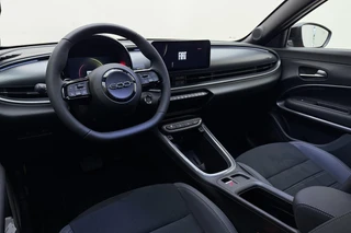 Fiat 600 1.2 Turbo 145pk Hybrid Automaat Sport | DEMO | Tot 8 jaar garantie | Navigatie | Achteruitrijcamera | Elektrische achterklep | LED Matrix koplampen | Sportief interieur | 18" Lichtmetalen velgen | Zwart dak / 21
