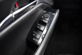 Mazda 3 2.0 e-SkyActiv-X M Hybrid 180 Comfort|Leer|Stoel+Stuurverwarming|HUD|Camera|ACC / 12