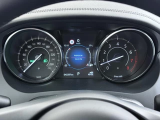 Jaguar E-PACE 2.0 P200 AWD R-Dynamic / 35