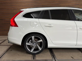 Volvo V60 1.6 T4 R-Design | Navi | Trekhaak | 180PK | Winter Pack | High Performance Audio | Leder/Alcantara / 15