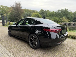 Alfa Romeo Giulia 2.0T Business / 23