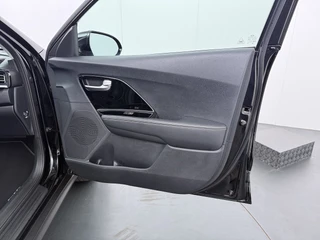 Kia e-Niro DynamicPlusLine 64 kWh - SOH 96,0% - Schuif-/kanteldak - Stoel-/stuurverwarming - Navigatie - Cruise Control - Keyless - Fabrieksgarantie tot 07-2028 / 45
