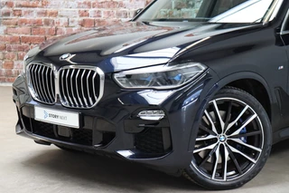 BMW X5 xDrive40i High Executive M Sport Pakket Automaat  / Live Cockpit Professional / Adaptive Air Suspension / Panoramadak Sky Lounge / Bowers & Wilkins / Active Steering / Comfortstoelen / Laserlight / Crafted Clarity / 22 Inch / Leder / M Sportremsysteem / 2
