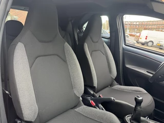 Toyota Aygo X PLAY / 11