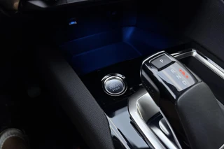 Peugeot 3008 1.2T Active Avantage | Automaat | Navigatie | Climate Control | Camera | Full LED | Keyless Entry & Start | Apple Carplay/Android Auto | 1e Eigenaar / 30